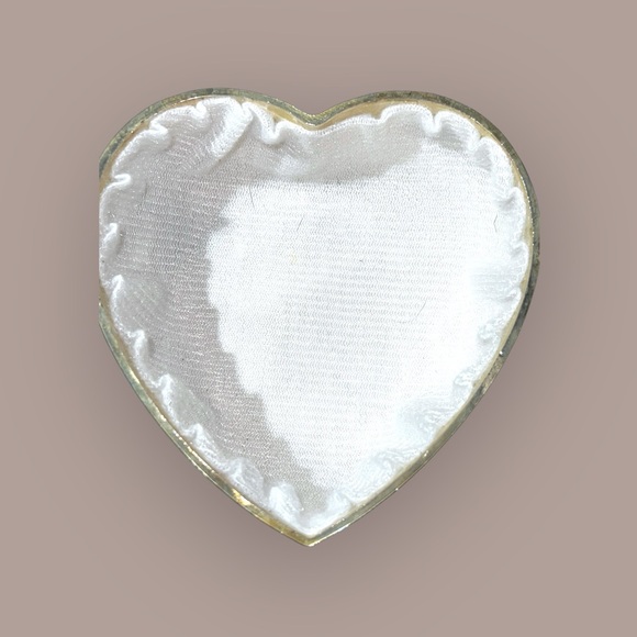 Vintage Silver Plated Heart Trinket Box with Gold Bow - Picture 8 of 13